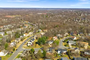 105 Country Rd, Potomac Falls, VA 20165 - Photo 48