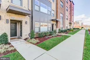 44752 Tiverton Sq, Ashburn, VA 20147 - Photo 2