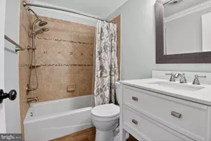 33 Quincy Ct, Sterling, VA 20165 - Photo 10