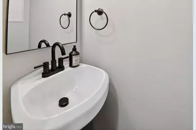 33 Quincy Court, Sterling, VA 20165 - Photo 2