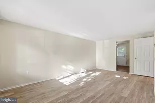 129 Bickel Ct, Sterling, VA 20165 - Photo 6