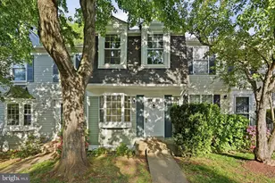 129 Bickel Ct, Sterling, VA 20165 - Photo 2