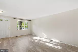 129 Bickel Ct, Sterling, VA 20165 - Photo 4