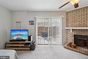 702 Giles Pl, Sterling, VA 20164 - Photo 32