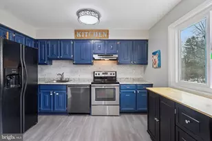 702 Giles Pl, Sterling, VA 20164 - Photo 10