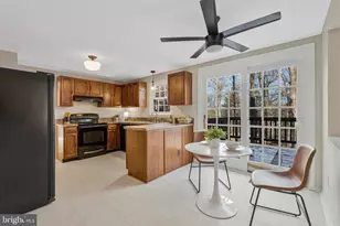 113 Caragana Ct, Sterling, VA 20164 - Photo 10