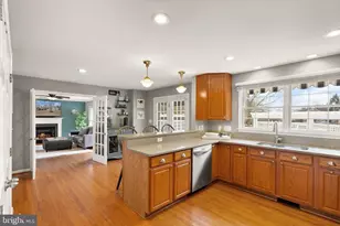 608 E G St, Purcellville, VA 20132 - Photo 14