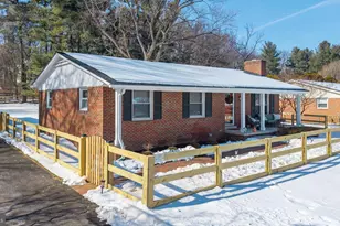 9 Honeybee Ave, Round Hill, VA 20141 - Photo 2