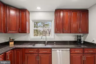 709 W Poplar Rd, Sterling, VA 20164 - Photo 10