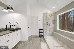 24154 Corktree Ln, Aldie, VA 20105 - Photo 34