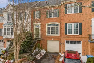 43003 Golf View Dr, Chantilly, VA 20152 - Photo 2