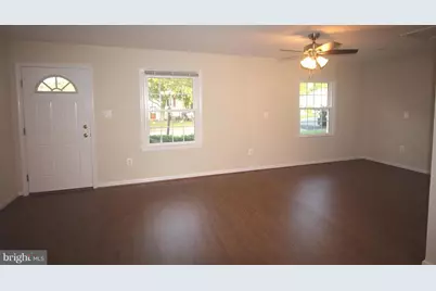 605 W Maple Avenue, Sterling, VA 20164 - Photo 2