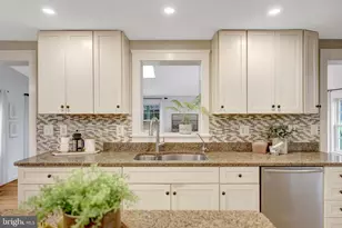 406 Blue Ridge Ave NE, Leesburg, VA 20176 - Photo 18