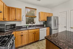 21781 Findon Ct, Ashburn, VA 20147 - Photo 4