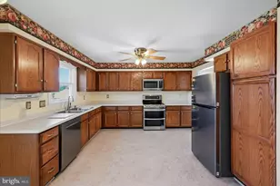 221 Primavera Cir, Sterling, VA 20165 - Photo 6