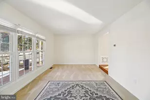 111 Connemara Dr, Sterling, VA 20164 - Photo 6