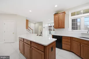 25582 Balint Park Ct, Aldie, VA 20105 - Photo 8