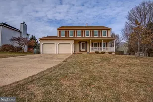 204 Elizabeth Ct, Sterling, VA 20164 - Photo 2