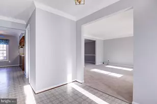 204 Elizabeth Ct, Sterling, VA 20164 - Photo 4