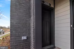 20935 Bluebird Sq, Sterling, VA 20165 - Photo 2