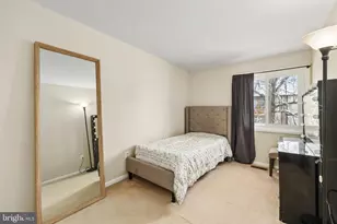 302 Giles Pl, Sterling, VA 20164 - Photo 12