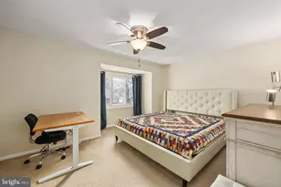 302 Giles Pl, Sterling, VA 20164 - Photo 6