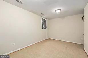 302 Giles Pl, Sterling, VA 20164 - Photo 18