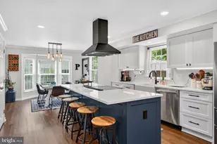 18687 Drummond Pl, Leesburg, VA 20176 - Photo 10