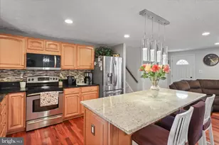 207 N Laura Anne Dr, Sterling, VA 20164 - Photo 14