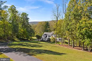 17229 Grand Valley Ct, Round Hill, VA 20141 - Photo 4