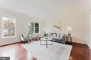 25827 Priesters Pond Dr, Chantilly, VA 20152 - Photo 4