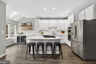 25510 Crossfield Dr, Chantilly, VA 20152 - Photo 2