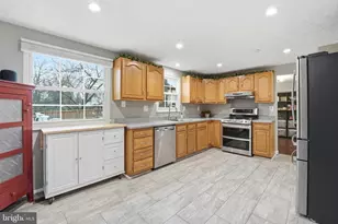 413 Appletree Dr NE, Leesburg, VA 20176 - Photo 6