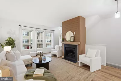 22987 Fontwell Square, Sterling, VA 20166 - Photo 4