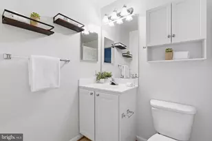 22987 Fontwell Square, Sterling, VA 20166 - Photo 20