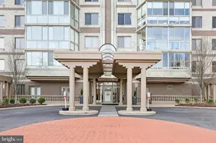 19375 Cypress Ridge Terrace, Leesburg, VA 20176 - Photo 4