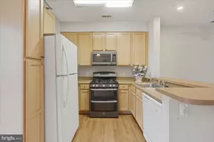 23142 Blackthorn Square, Sterling, VA 20166 - Photo 10