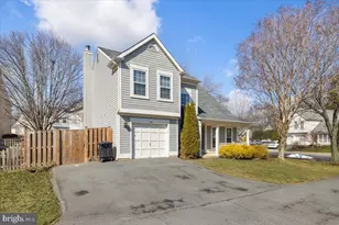 408 Foxridge Dr SW, Leesburg, VA 20175 - Photo 2