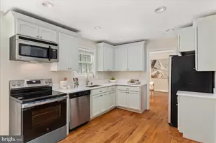 11815 Brockman Ln, Great Falls, VA 22066 - Photo 4