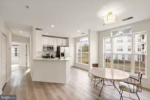 25240 Lake Shore Square, Chantilly, VA 20152 - Photo 12