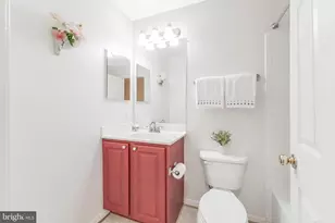 23097 Fontwell Square, Sterling, VA 20166 - Photo 26