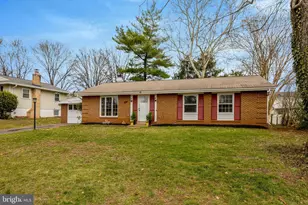 104 W Amhurst Pl, Sterling, VA 20164 - Photo 2
