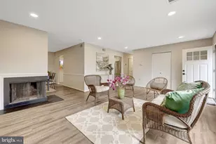 104 W Amhurst Pl, Sterling, VA 20164 - Photo 6