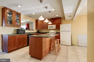 1118 S Williamsburg Ct, Sterling, VA 20164 - Photo 6