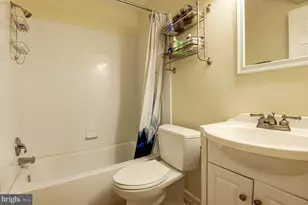 1118 S Williamsburg Ct, Sterling, VA 20164 - Photo 18