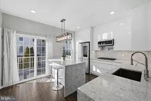 42811 Sykes Terrace, Chantilly, VA 20152 - Photo 2