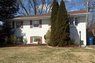 801 S Hoga St, Sterling, VA 20164 - Photo 2