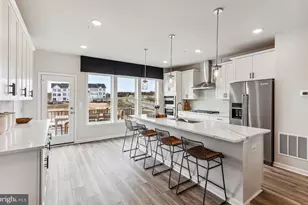 18304 Blythe Xing Ter, Leesburg, VA 20176 - Photo 2