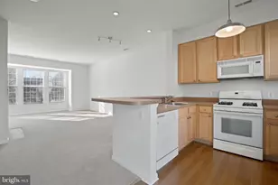 22941 Fontwell Square, Sterling, VA 20166 - Photo 8