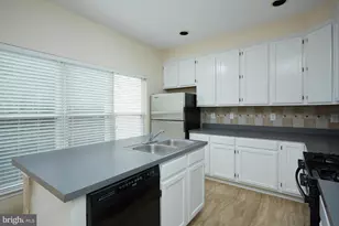 21240 Millwood Square, Sterling, VA 20165 - Photo 14